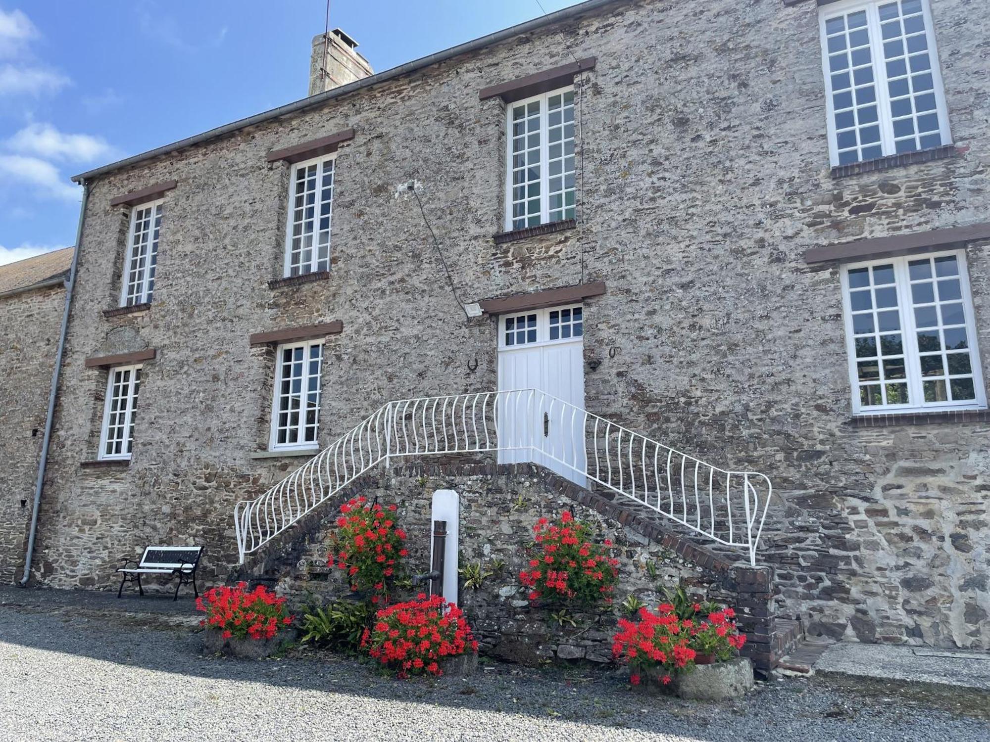 B&B Chambres D'Hotes Ferme Mahyas Saint-Jean-de-Savigny エクステリア 写真